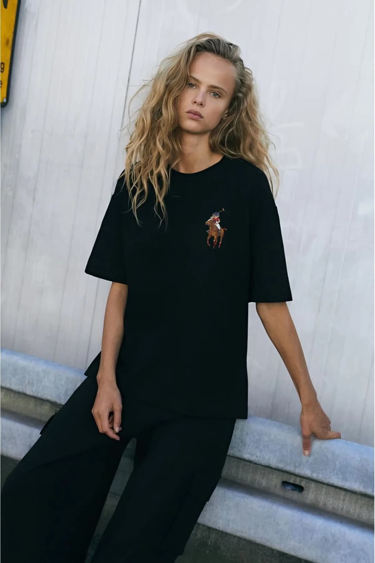 KadınYumuşak Dokulu %100 Pamuklu Yuvarlak Yaka Sol Göğüs Baskılı Regular T-Shirt