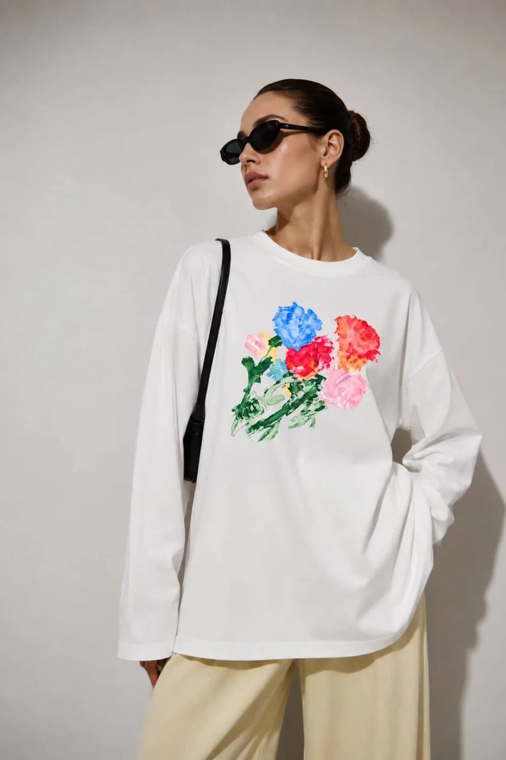 Beyaz Vintage Buket Baskılı Tesettüre Uygun Uzun Kollu T-Shirt — Beyaz — görsel 3