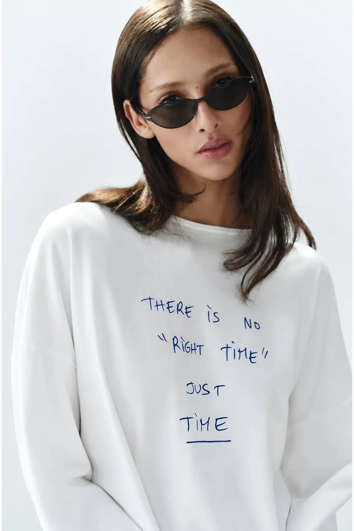 Beyaz Just Time Yazılı Uzun Kollu Sırt Baskılı T-Shirt