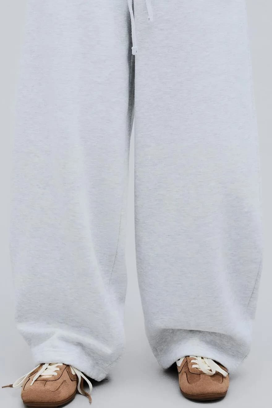 Üç İplik Şardonlu Kıvrımlı Kaşkorse Bel Cepli Ayarlanabilir Lastikli Ultra Bol Barrel Fit Baggy Pantolon / Eşofman Altı — Gri — görsel 3