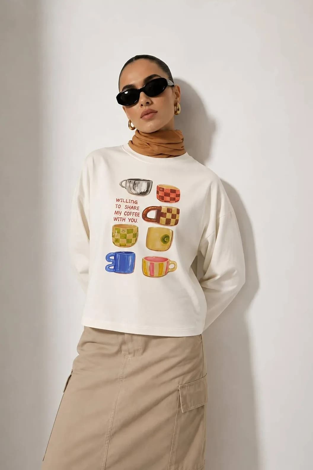 Beyaz Fincan Baskılı Tesettüre Uygun Uzun Kollu T-Shirt / Bluz