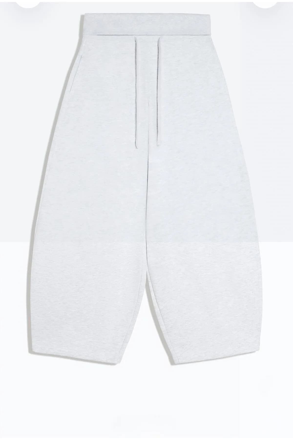 Üç İplik Şardonlu Kıvrımlı Kaşkorse Bel Cepli Ayarlanabilir Lastikli Ultra Bol Barrel Fit Baggy Pantolon / Eşofman Altı — Gri — görsel 4