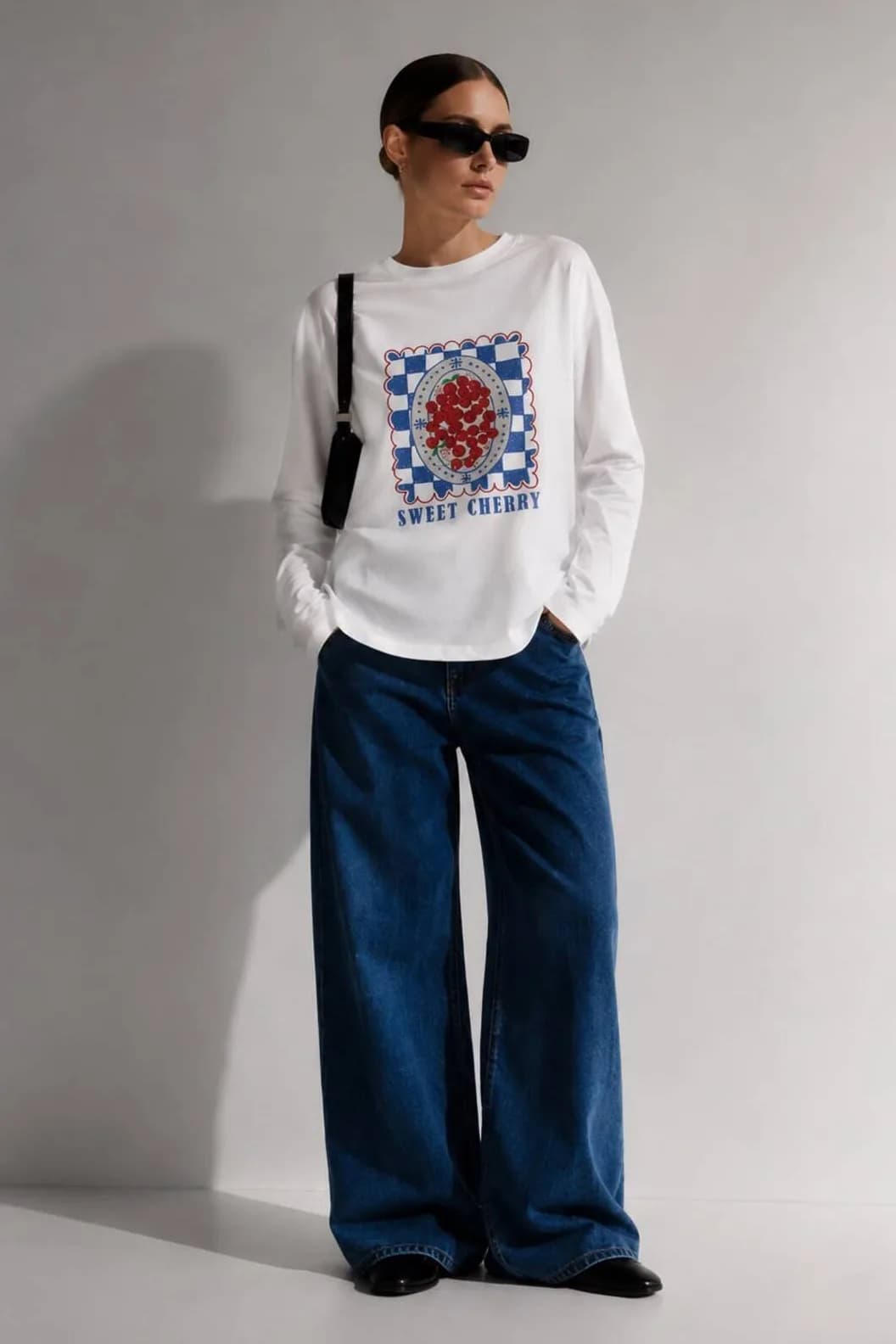 Beyaz Sweet Cherry Baskılı Tesettüre Uygun Uzun Kollu T-Shirt