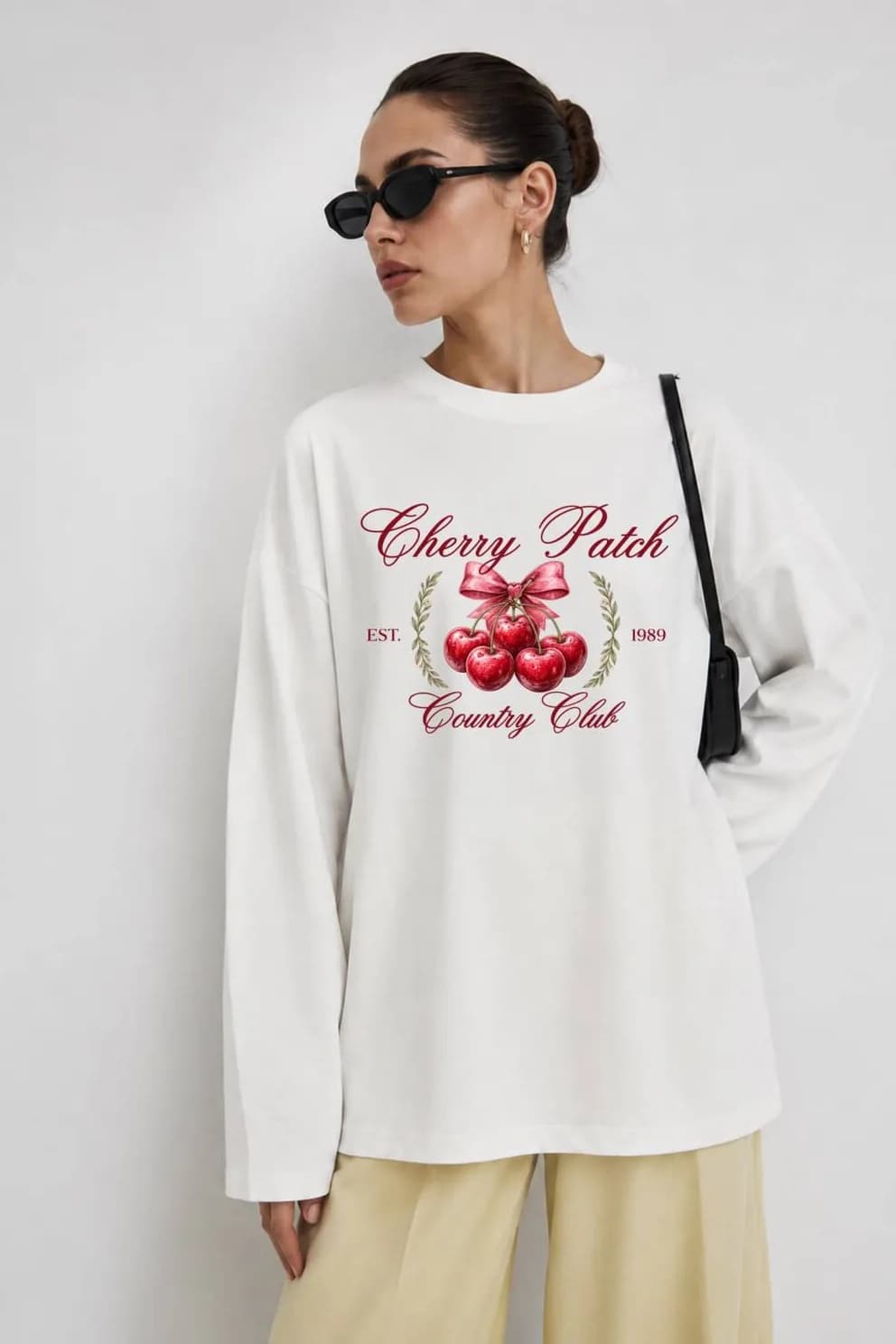 Beyaz Cherry Patch Baskılı Tesettüre Uygun Uzun Kollu T-Shirt
