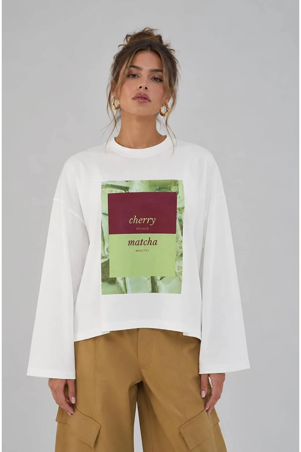 Beyaz Cherry Matcha Baskılı Tesettüre Uygun Uzun Kollu T-Shirt — Beyaz — görsel 3